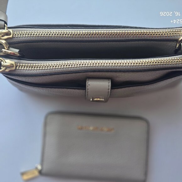 MICHAEL KORS PEBBLE LEATHER CROSSBODY & WALLET - Picture 2 of 15